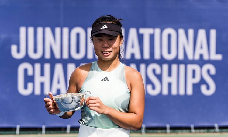 Mimi Xu with the trophy at the 18U Lexus Junior National Championships